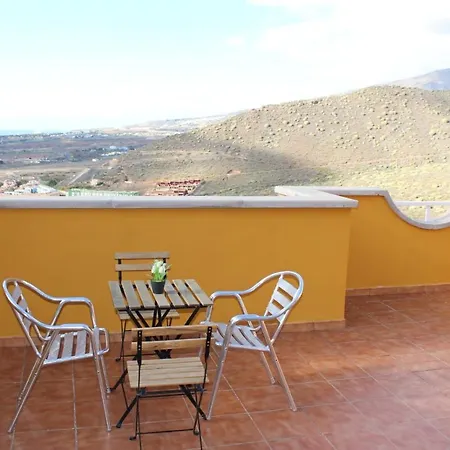 Апартаменты With A Serene Ocean And Mountain View