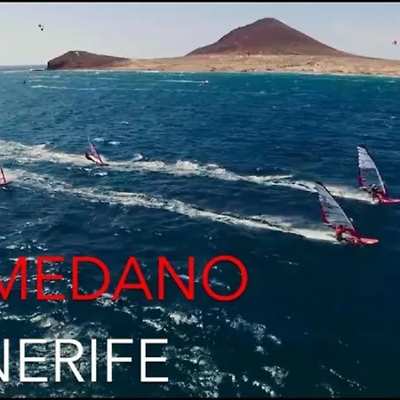 With A Serene Ocean And Mountain View Lejlighed