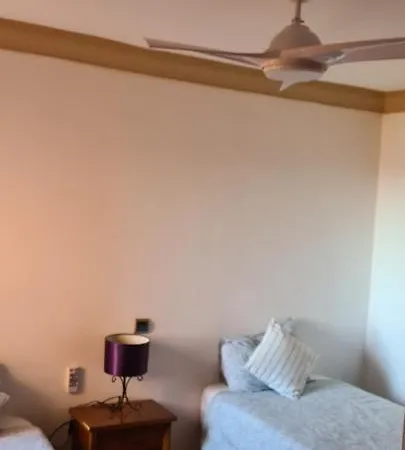 With A Serene Ocean And Mountain View 公寓 阿德耶